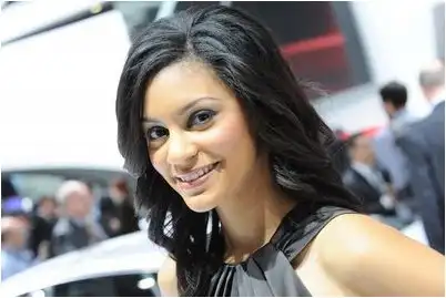 автосалона