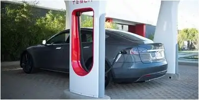 «Теслы» добавил