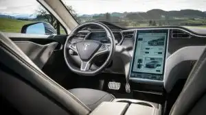 Google показал свою версию большого автомобильного планшета