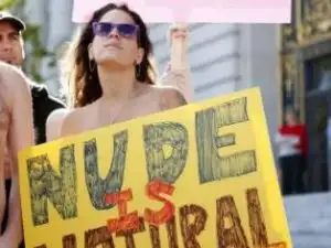 Голышом среди нудистов