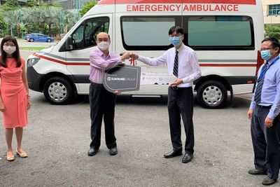 Eurokars Group передала скорую помощь больнице Тан Ток Сенг и NCID