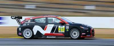 Hyundai Veloster TCR стал победителем чемпионата IMSA Michelin Pilot Challenge Drivers 'Championship Hyundai Veloster TCR стал победителем чемпионата IMSA Michelin Pilot Challenge Drivers 'Championship