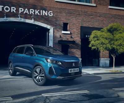 Peugeot 5008 обновился с новым смелым дизайном и новыми технологиями