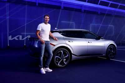 Рафаэль Надаль продвигает использование электромобилей