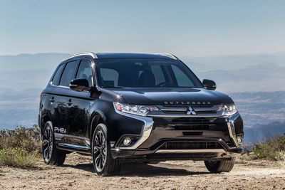 Mitsubishi Outlander PHEV и Outlander получили высшие награды