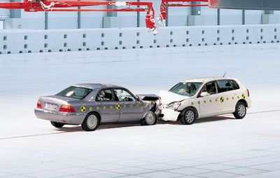 Два цепных столкновения с участием восьми автомобилей происходят на TPE на расстоянии нескольких метров