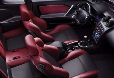 Услуги по обивке салонов автомобилей - Выбор качества для крыш и интерьеров автомобилей